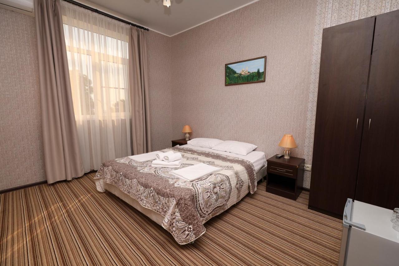 Hotel Capri Sukhumi Exteriör bild