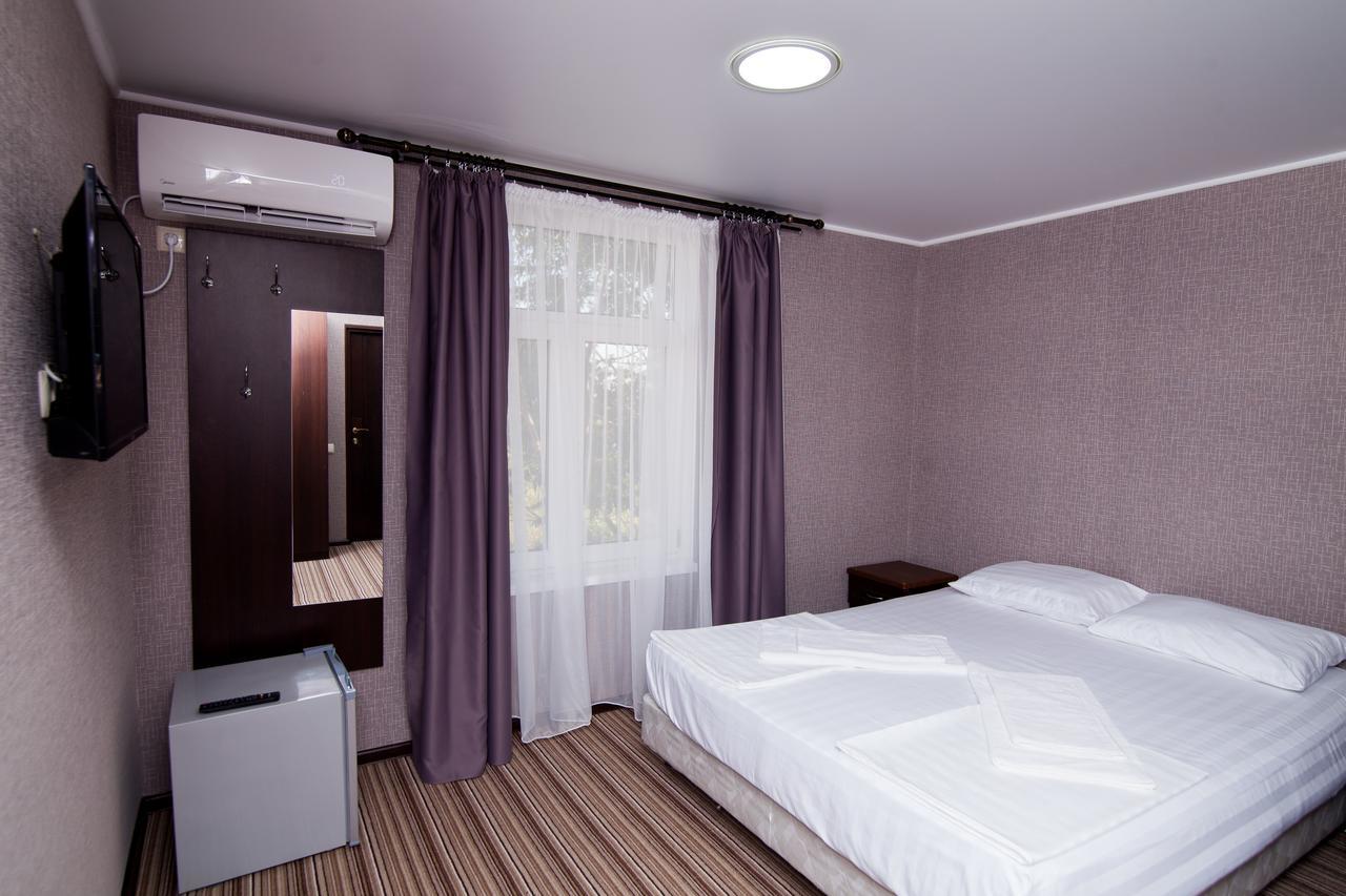 Hotel Capri Sukhumi Exteriör bild