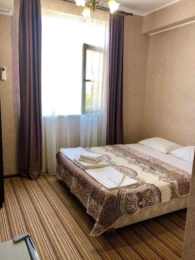 Hotel Capri Sukhumi Exteriör bild