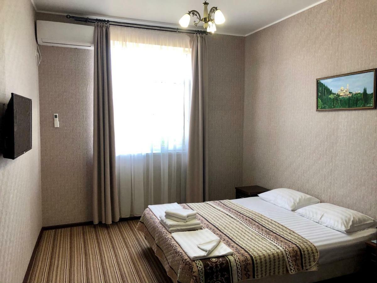 Hotel Capri Sukhumi Exteriör bild