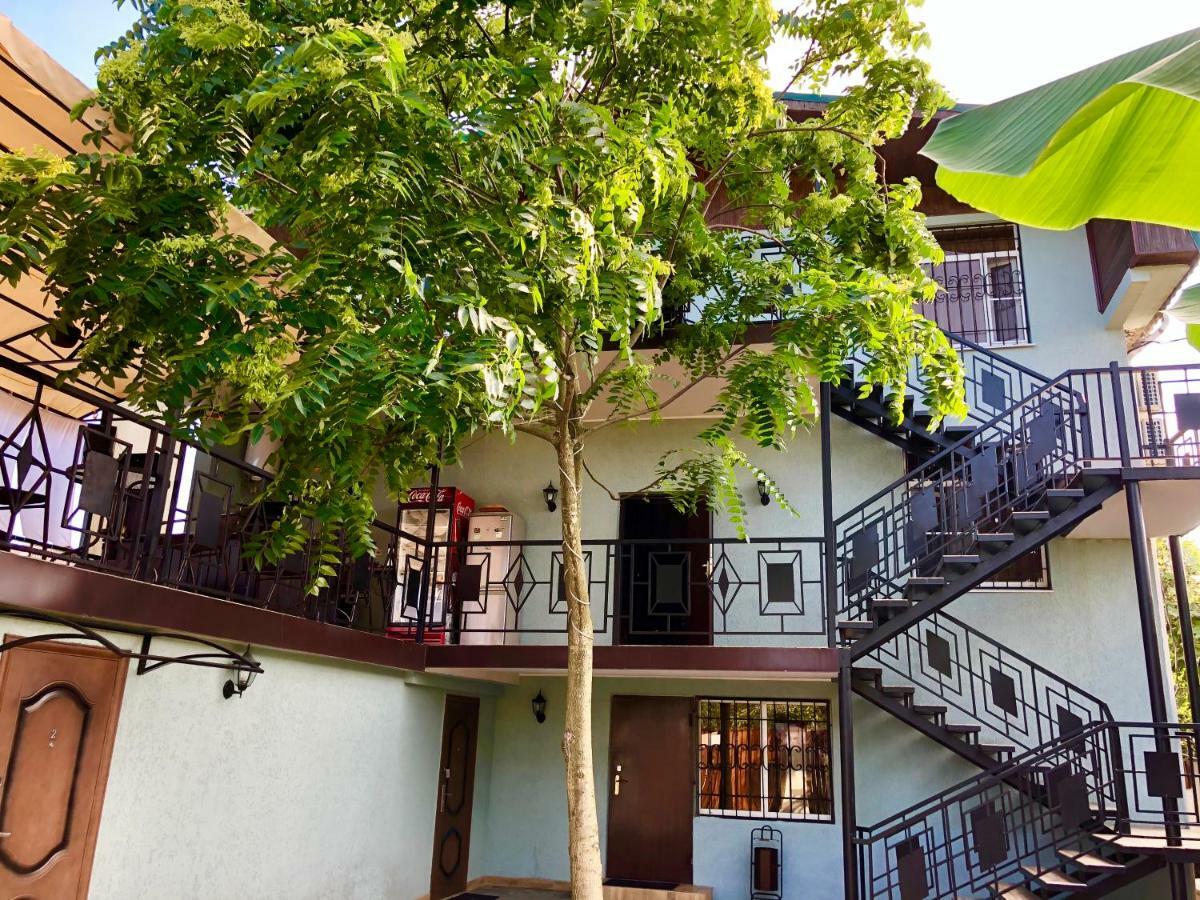 Hotel Capri Sukhumi Exteriör bild